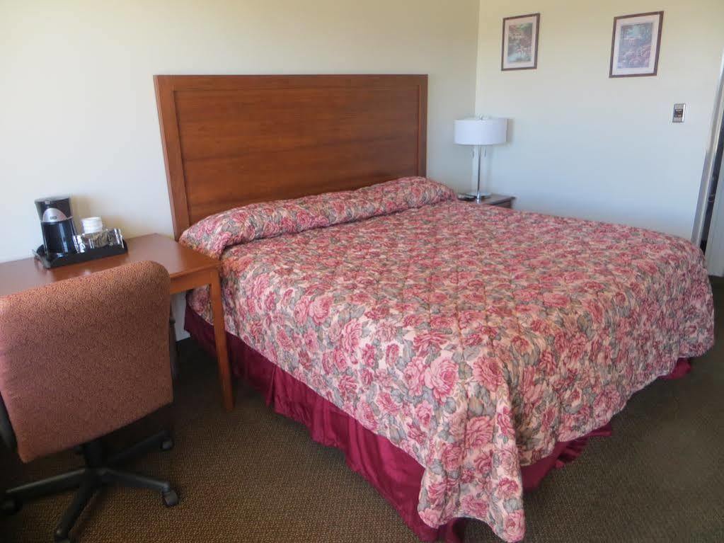 The Lodge At Russell - Russell Inn エクステリア 写真