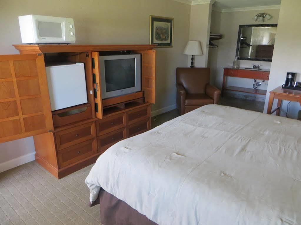 The Lodge At Russell - Russell Inn エクステリア 写真