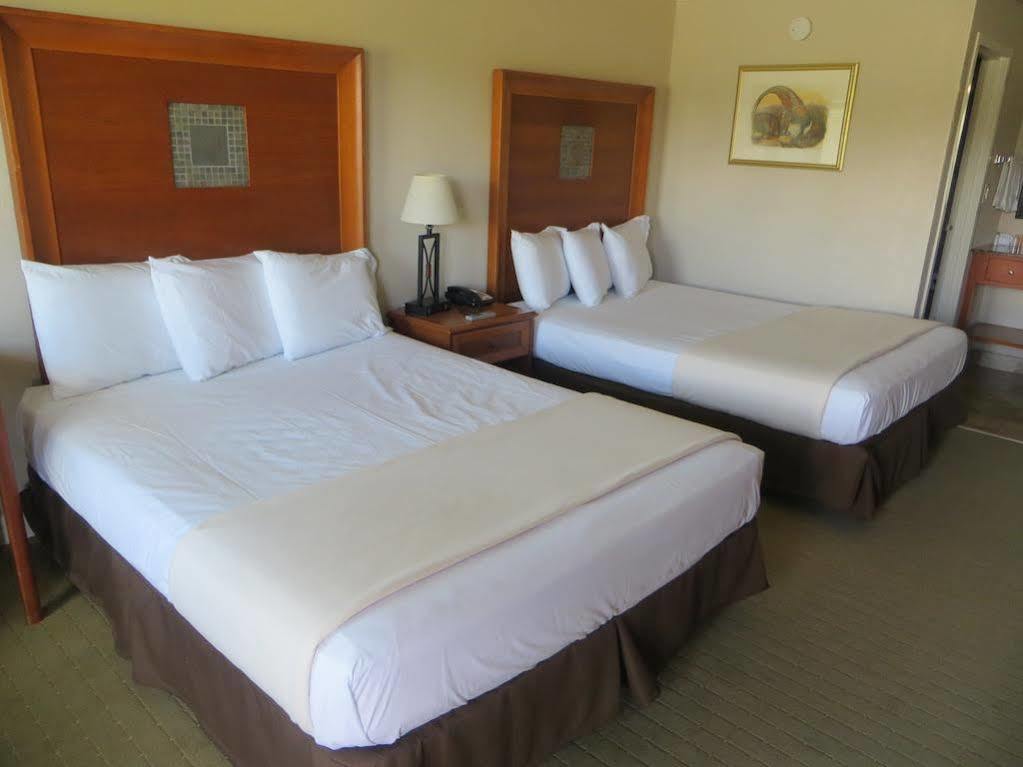 The Lodge At Russell - Russell Inn エクステリア 写真