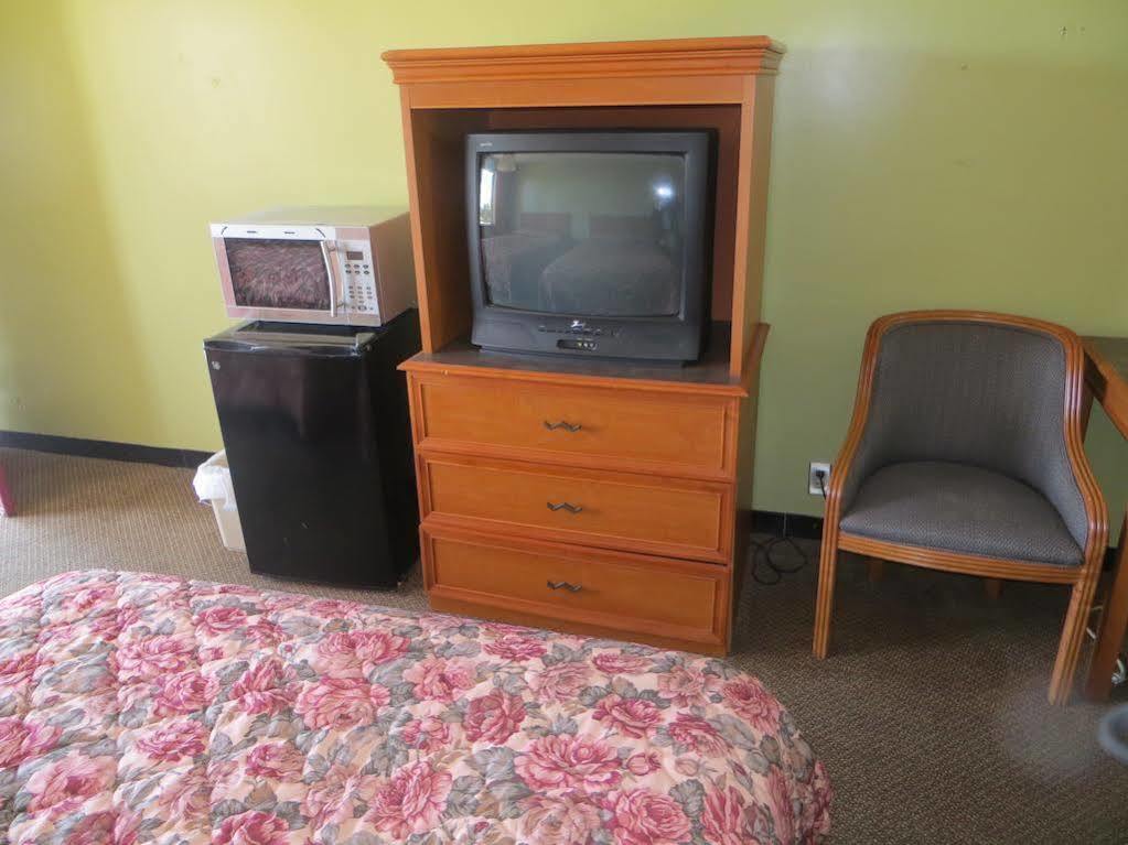 The Lodge At Russell - Russell Inn エクステリア 写真