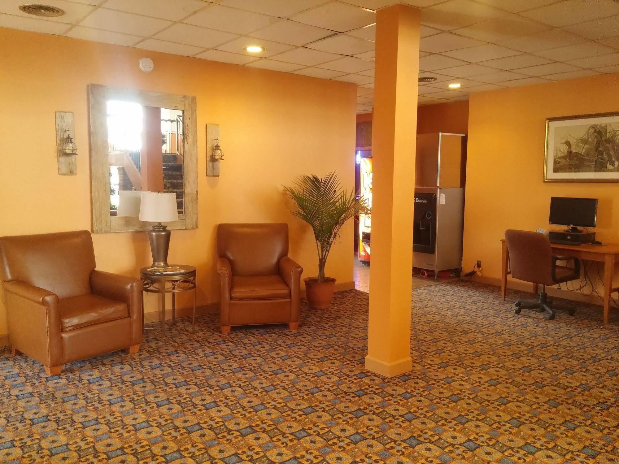 The Lodge At Russell - Russell Inn エクステリア 写真