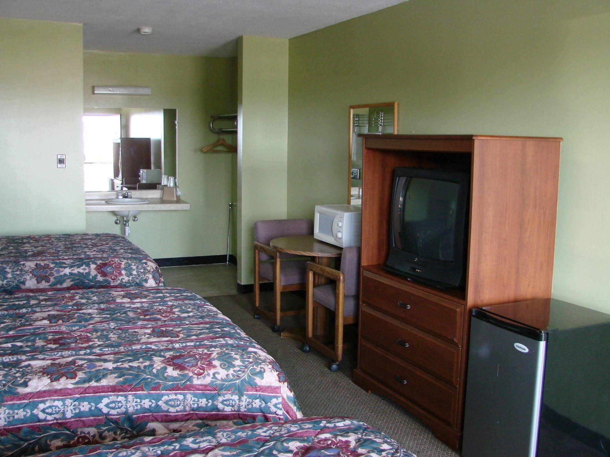 The Lodge At Russell - Russell Inn エクステリア 写真