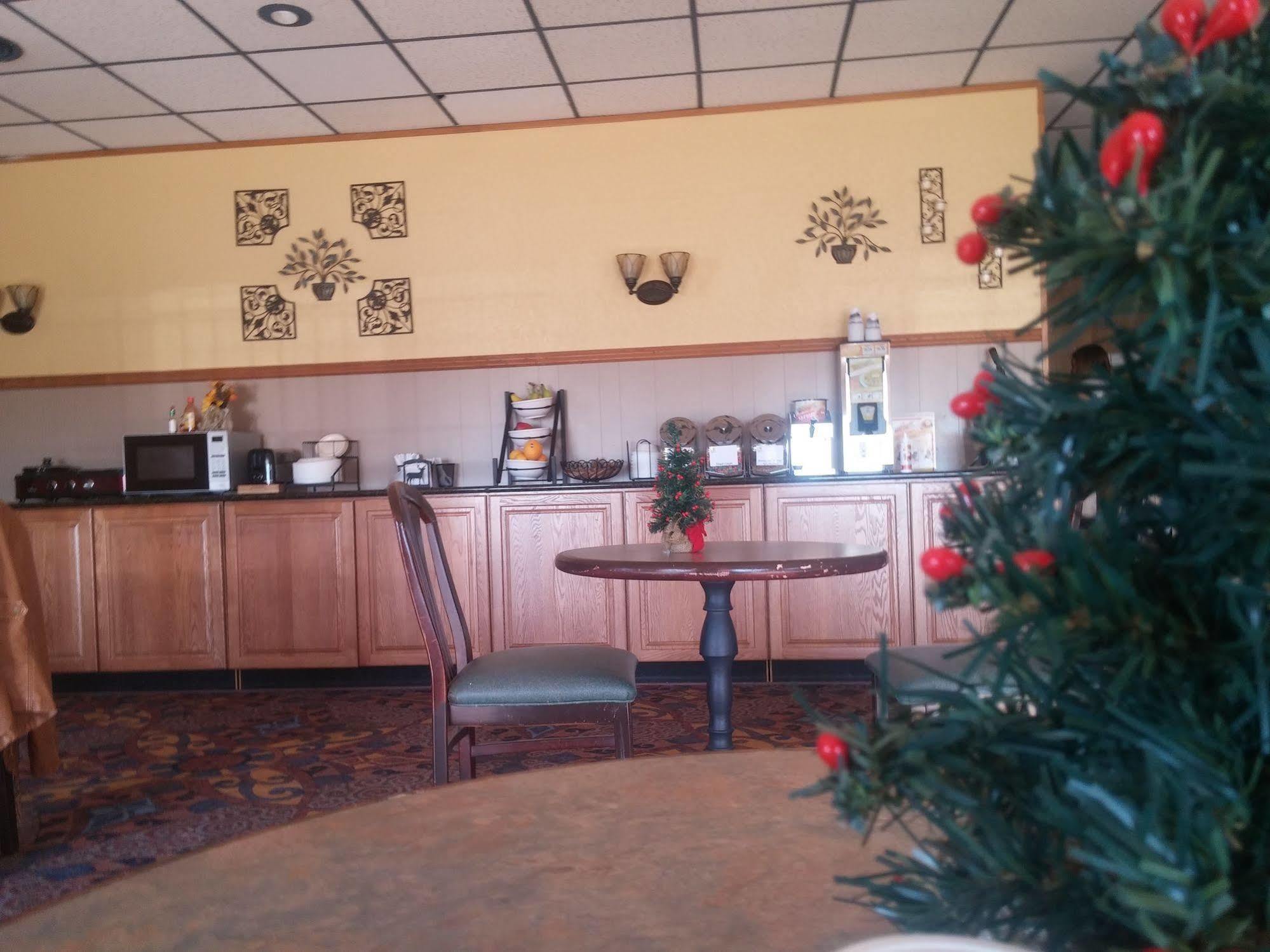 The Lodge At Russell - Russell Inn エクステリア 写真
